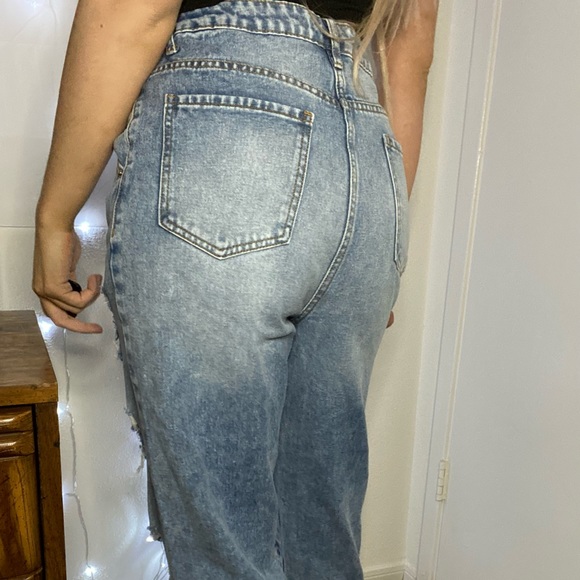 Distressed jeans - Picture 2 of 3